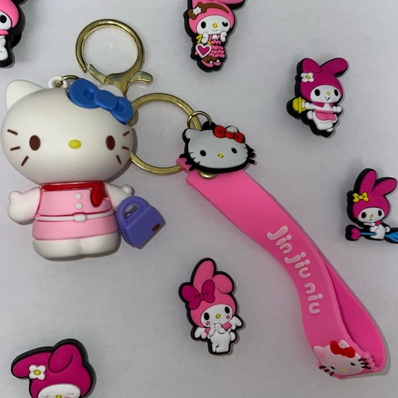 My Melody & Hello Kitty Croc charms & Keychain - Picture 2 of 4